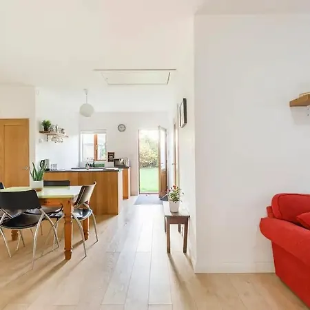 Spacious Modern One Bedroom Appartamento Galway