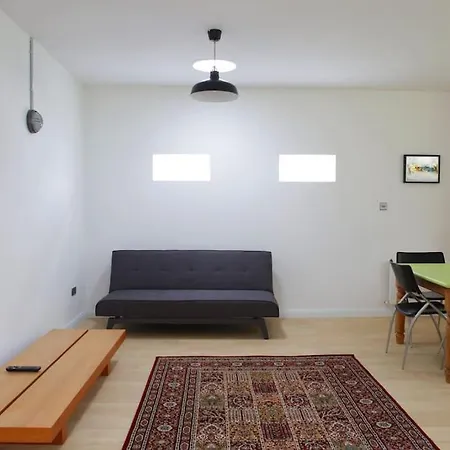 Spacious Modern One Bedroom *